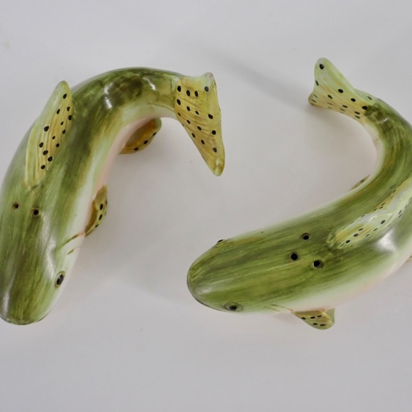 Rainbow Trout Lifelike Ceramic Kitsch Fish Salt & Pepper Shakers 4" Vintage - Picture 9 of 15